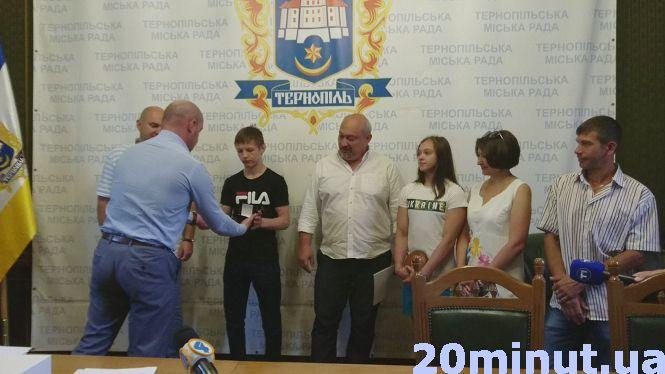 Новини Тернополя - фото з "Був дуже важкий поєдинок": борець Володимир Войтович, який привіз "бронзу" з чемпіонату Європи, отримав відзнаку від влади "Був дуже важкий поєдинок": борець Володимир Войтович, який привіз "бронзу" з чемпіонату Європи, отримав відзнаку від влади, фото №1 на сайті 20minut.ua