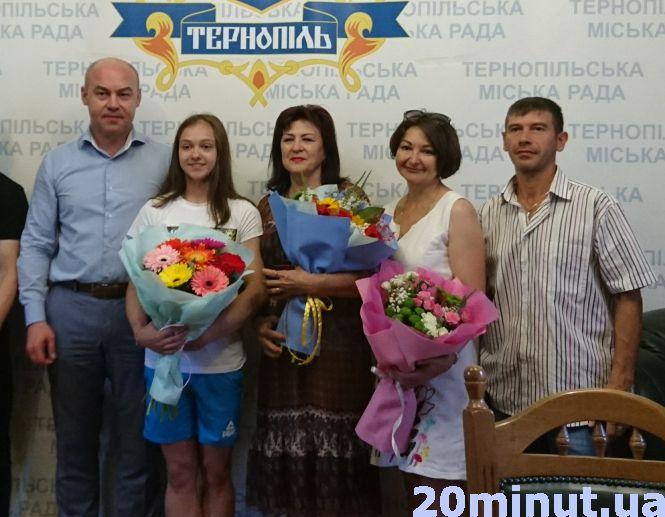 Новини Тернополя - фото з "Ми не очікували": гімнастці Анастасії Бачинській, яка привезла "золото" з Мінську, міський голова пообіцяв квартиру "Ми не очікували": гімнастці Анастасії Бачинській, яка привезла "золото" з Мінську, міський голова пообіцяв квартиру, фото №1 на сайті 20minut.ua