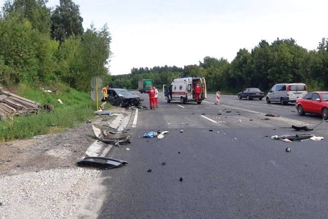 Новини Вінниці - фото з Лобове зіткнення біля села Комарів: обоє водіїв у реанімації Лобове зіткнення біля села Комарів: обоє водіїв у реанімації, фото №2 на сайті 20minut.ua