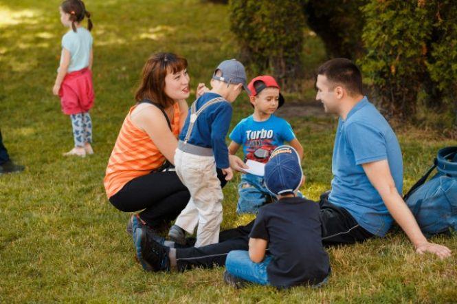 «Super ТАТО»: у місті пройшло родинне свято з конкурсами та подарунками, фото №1 на сайті 20minut.ua