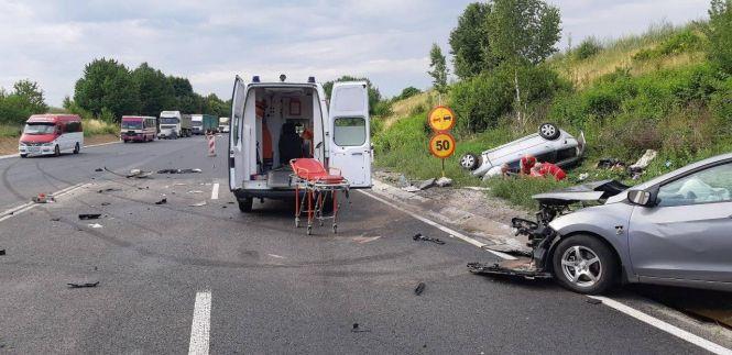 Уламки по всій дорозі та дві «швидкі»: під Вінницею сталася моторошна аварія, фото №3 на сайті 20minut.ua