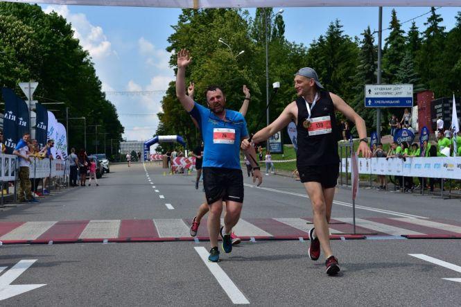 Новини Вінниці - фото з Риба карась, фонтан та напівмарафон наживо: киянин зняв відео-блог про Вінницю Риба карась, фонтан та напівмарафон наживо: киянин зняв відео-блог про Вінницю, фото №1 на сайті 20minut.ua