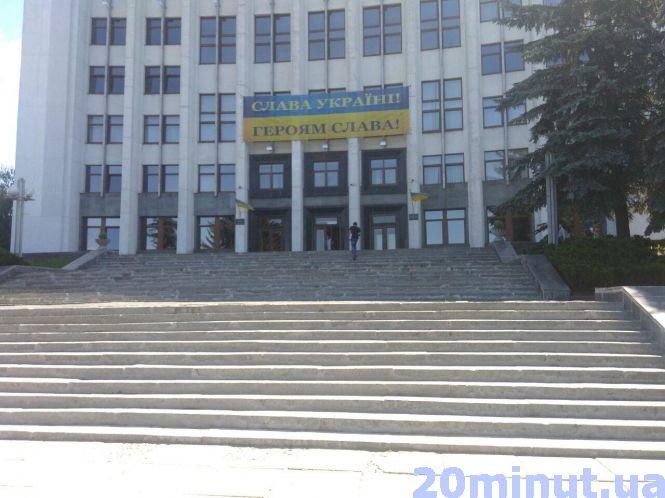 Новини Тернополя - фото з Чи безпечні пандуси у центрі Тернополя: ми поміряли ширину та кут нахилу Чи безпечні пандуси у центрі Тернополя: ми поміряли ширину та кут нахилу, фото №8 на сайті 20minut.ua