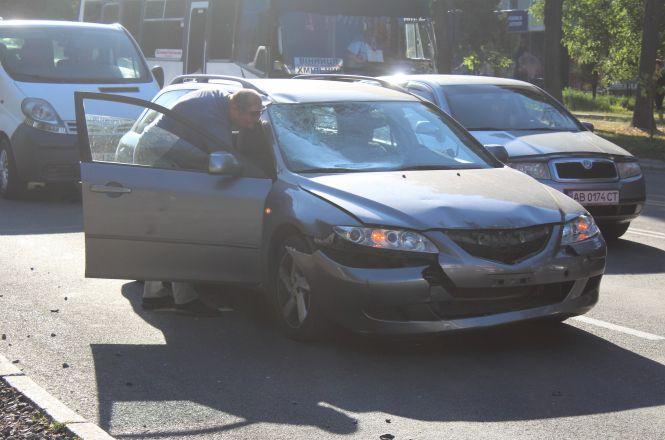 Новини Вінниці - фото з Біля «Книжки» збили велосипедиста. Кажуть, хлопець сам вискочив під машину Біля «Книжки» збили велосипедиста. Кажуть, хлопець сам вискочив під машину, фото №5 на сайті 20minut.ua