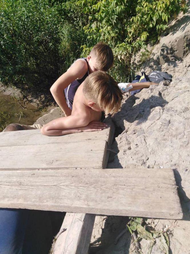 Нещасний випадок під час купання: 13-річний хлопець впав на металевий штир, фото №2 на сайті 20minut.ua