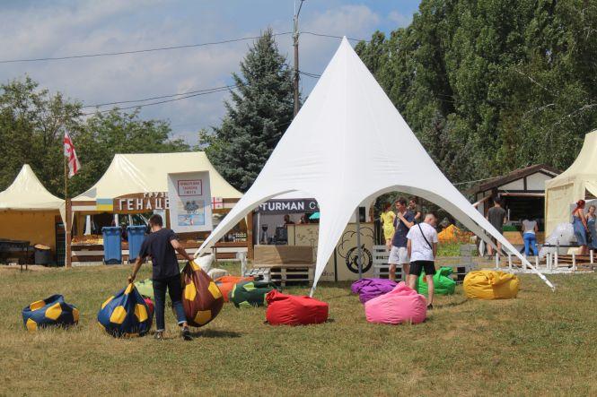 Новини Вінниці - фото з Равлики, лікер зі сріблом та чорні чипси. Що незвичного з’їсти на Vinnytsia Food Fest? Равлики, лікер зі сріблом та чорні чипси. Що незвичного з’їсти на Vinnytsia Food Fest?, фото №17 на сайті 20minut.ua