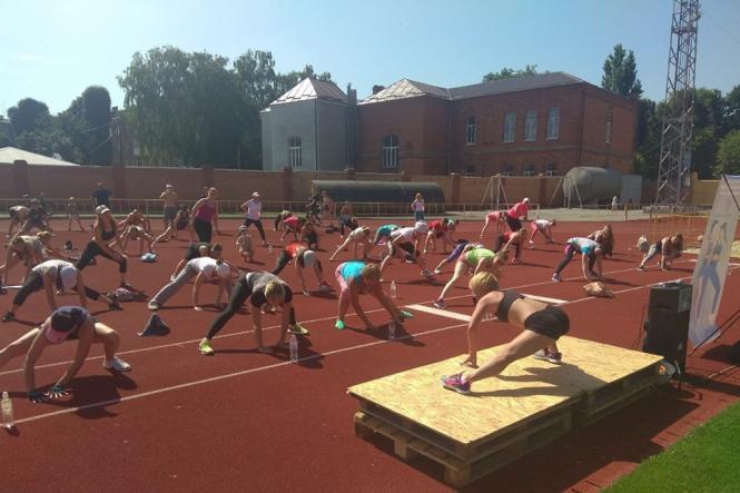 ÐÐ° Ð´Ð°Ð½Ð½Ð¾Ð¼ Ð¸Ð·Ð¾Ð±ÑÐ°Ð¶ÐµÐ½Ð¸Ð¸ Ð¼Ð¾Ð¶ÐµÑ Ð½Ð°ÑÐ¾Ð´Ð¸ÑÑÑÑ: Ð¾Ð´Ð¸Ð½ Ð¸Ð»Ð¸ Ð½ÐµÑÐºÐ¾Ð»ÑÐºÐ¾ ÑÐµÐ»Ð¾Ð²ÐµÐº, Ð¾Ð±ÑÐ²Ñ, Ð½ÐµÐ±Ð¾, ÑÑÐ¾Ð» Ð¸ Ð½Ð° ÑÐ»Ð¸ÑÐµ