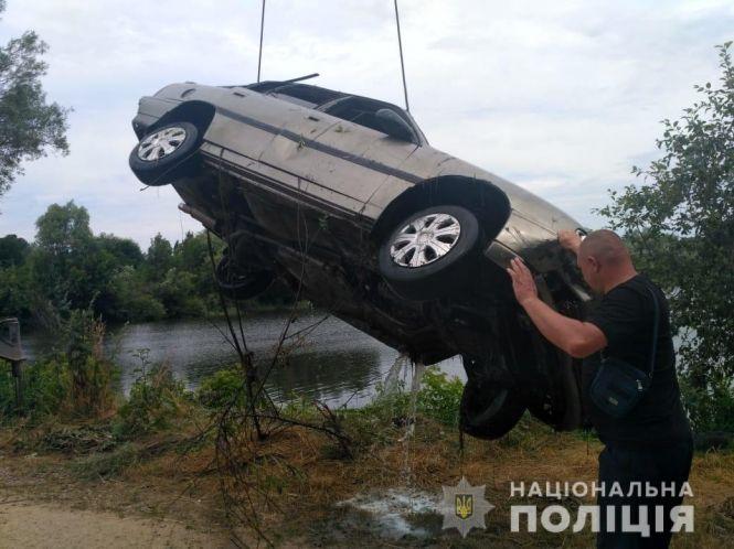 Новини Вінниці - фото з Трагедія біля Бару: п'яний водій злетів у ставок. Загинули хлопець та дівчина Трагедія біля Бару: п'яний водій злетів у ставок. Загинули хлопець та дівчина, фото №5 на сайті 20minut.ua
