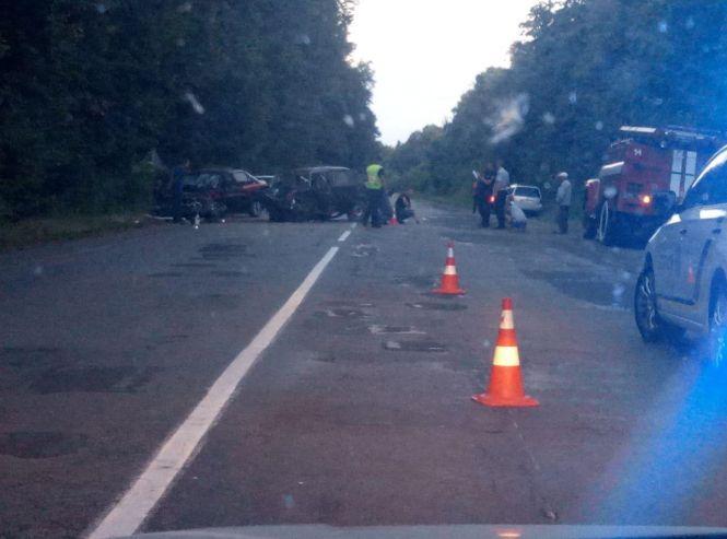Новини Вінниці - фото з Лобове зіткнення: У Брацлаві сталася потрійна аварія. 9 постраждалих Лобове зіткнення: У Брацлаві сталася потрійна аварія. 9 постраждалих, фото №4 на сайті 20minut.ua