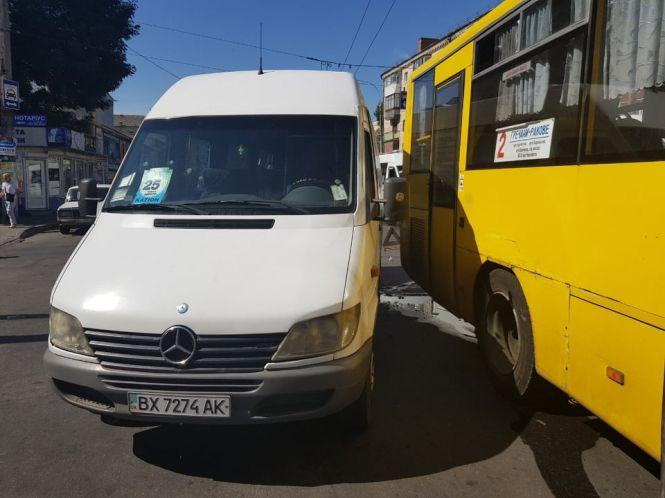 Перекинутий легковик та 26 п’яних за кермом: хроніка ДТП у Хмельницькому, фото №1 на сайті vsim.ua