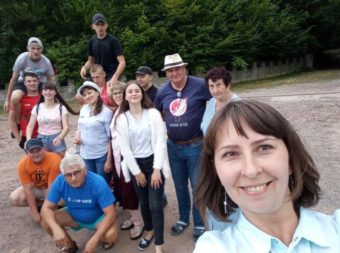 Волонтери з Польщі приїхали на Тернопільщину, щоб поприбирати могили своїх предків, фото №2 на сайті 20minut.ua