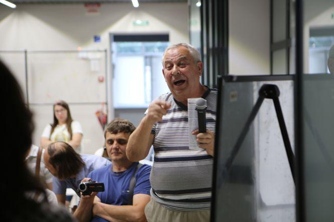 Новини Вінниці - фото з Обговорення перебудови кварталів біля «Спартака» закінчилося викликом поліції Обговорення перебудови кварталів біля «Спартака» закінчилося викликом поліції, фото №12 на сайті 20minut.ua