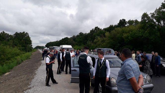 Катафалк з труною потрапив в аварію: про незвичну аварію під Вороновицею, фото №3 на сайті 20minut.ua