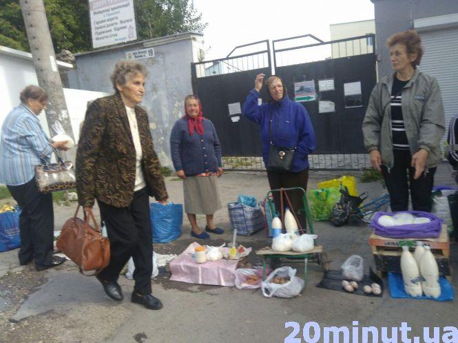 Новини Тернополя - фото з Що продають на стихійних ринках у Тернополі та чи борються з ними правоохоронці? Що продають на стихійних ринках у Тернополі та чи борються з ними правоохоронці?, фото №2 на сайті 20minut.ua