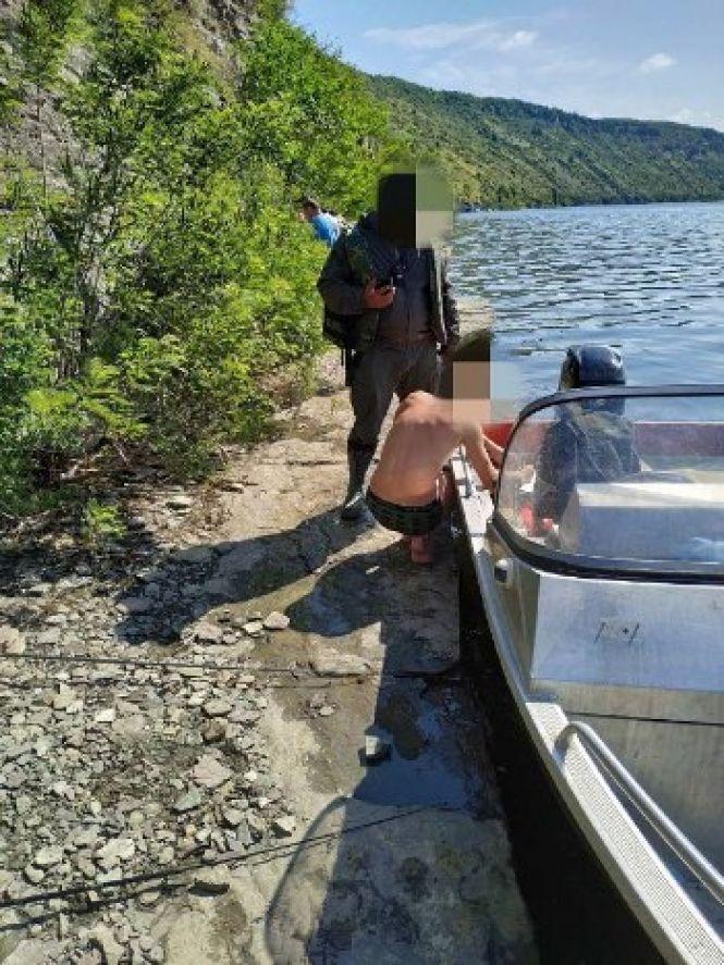 Човен підкачав. На Дністрі ледь не потонули двоє чоловіків, фото №1 на сайті vsim.ua