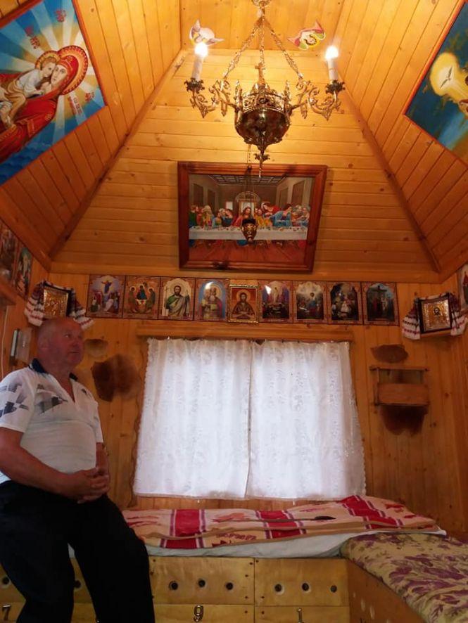 Новини Тернополя - фото з “Вулик-церкву” збудував житель Тернопільщини в себе на подвір’ї “Вулик-церкву” збудував житель Тернопільщини в себе на подвір’ї, фото №2 на сайті 20minut.ua