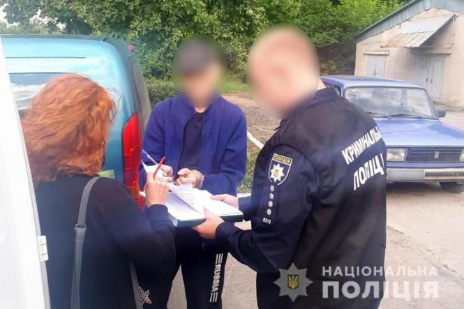 Новини Хмельницького - фото з До Хмельницького з Росії повернули 67-річного підозрюваного у педофілії До Хмельницького з Росії повернули 67-річного підозрюваного у педофілії, фото №1 на сайті vsim.ua