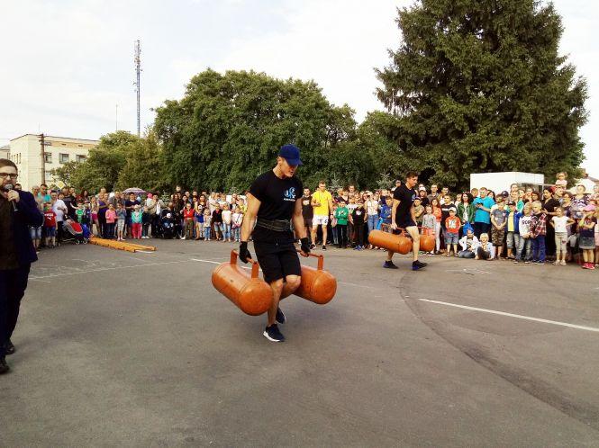 Новини Козятина - фото з Козятину — 145: вистава та богатирські ігри (+ ФОТО) Козятину — 145: вистава та богатирські ігри (+ ФОТО), фото №7 на сайті 20minut.ua