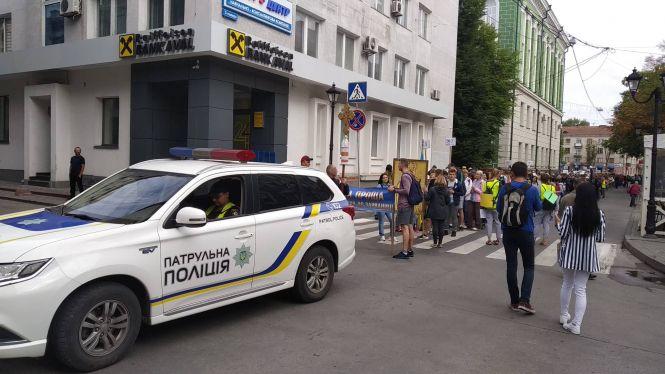 Новини Тернополя - фото з "Не страшні ні дощ, ні втома": сотні тернополян вирушили у пішу прощу до Зарваниці "Не страшні ні дощ, ні втома": сотні тернополян вирушили у пішу прощу до Зарваниці, фото №1 на сайті 20minut.ua