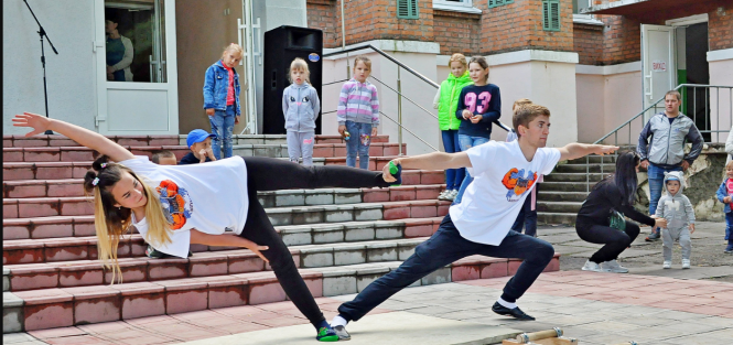 Новини Козятина - фото з Козятин вже святкує: в Залізничному влаштували концерт до Дня міста Козятин вже святкує: в Залізничному влаштували концерт до Дня міста, фото №3 на сайті 20minut.ua