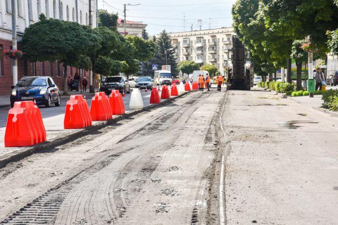 Новини Житомира - фото з На Великій Бердичівській стартував капітальний ремонт: наразі зрізають старе асфальтове покриття На Великій Бердичівській стартував капітальний ремонт: наразі зрізають старе асфальтове покриття, фото №2 на сайті 20minut.ua