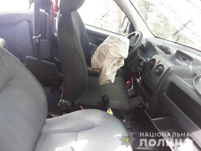 Новини Вінниці - фото з ДТП біля Сальника: водійка на Citroen злетіла з дороги та врізалась у дерево ДТП біля Сальника: водійка на Citroen злетіла з дороги та врізалась у дерево, фото №2 на сайті 20minut.ua