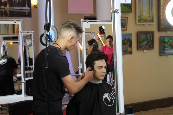 Бум краси у Кам’янці: як проходять змагання майстрів б’юті сфери (Фото і Відео), фото №2 на сайті 20minut.ua