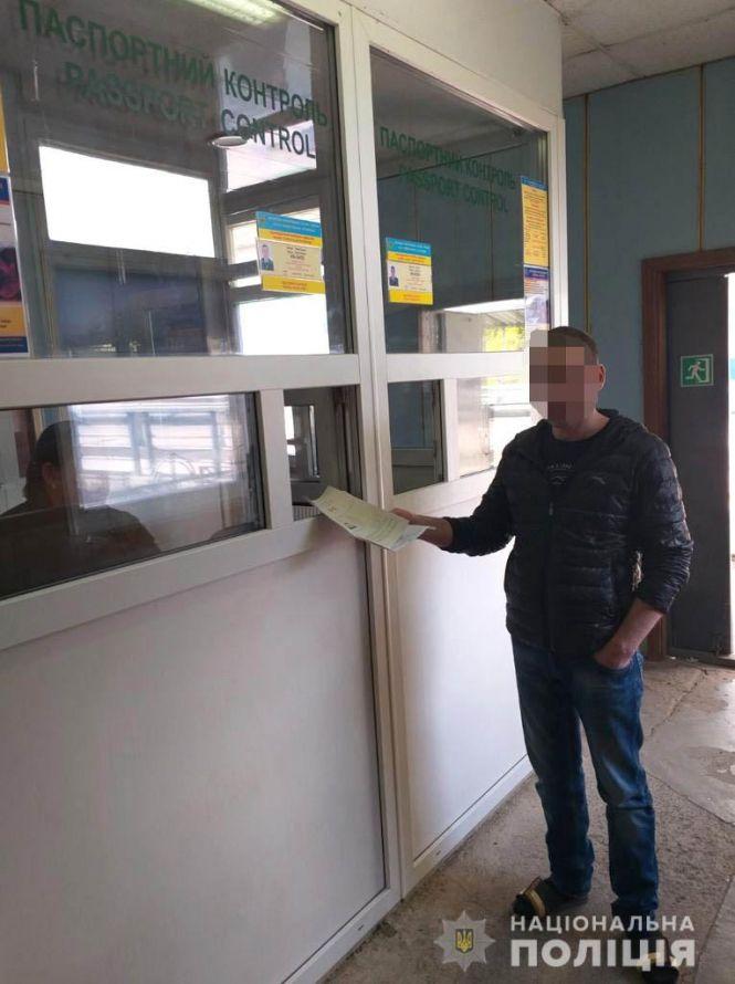 Колишнього зека, який сидів за квартирні крадіжки, депортували у  Молдову, фото №1 на сайті 20minut.ua