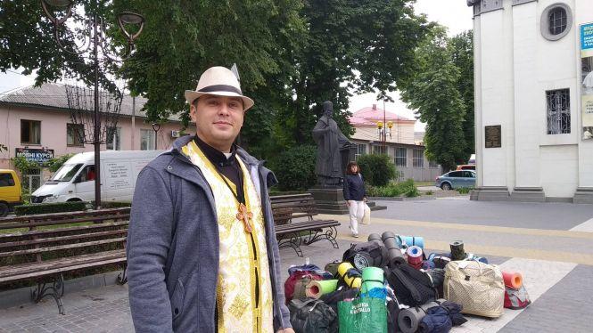 Новини Тернополя - фото з "Не страшні ні дощ, ні втома": сотні тернополян вирушили у пішу прощу до Зарваниці "Не страшні ні дощ, ні втома": сотні тернополян вирушили у пішу прощу до Зарваниці, фото №3 на сайті 20minut.ua