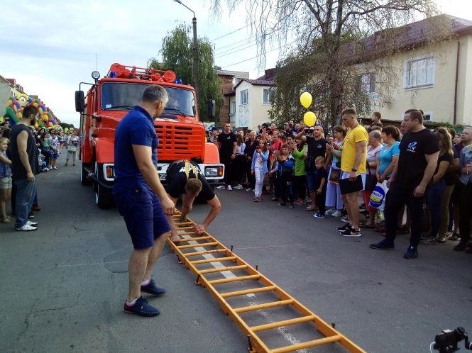 Новини Козятина - фото з Козятину — 145: вистава та богатирські ігри (+ ФОТО) Козятину — 145: вистава та богатирські ігри (+ ФОТО), фото №4 на сайті 20minut.ua