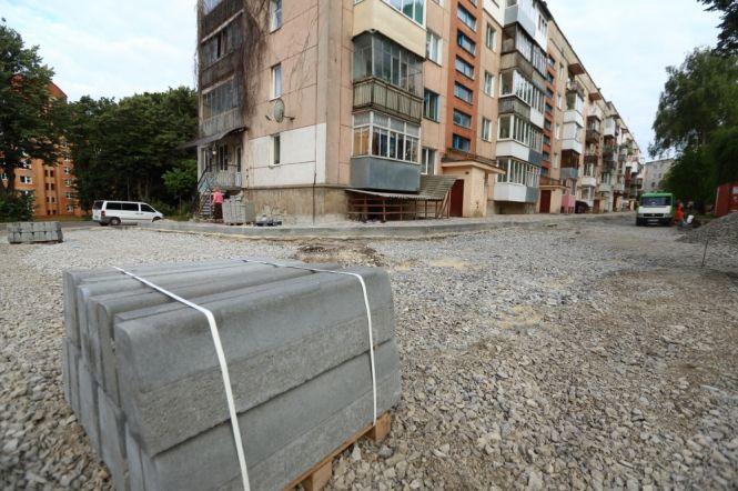 Триває капітальний ремонт прибудинкової території на вул. Довженка, 9., фото №1 на сайті 20minut.ua