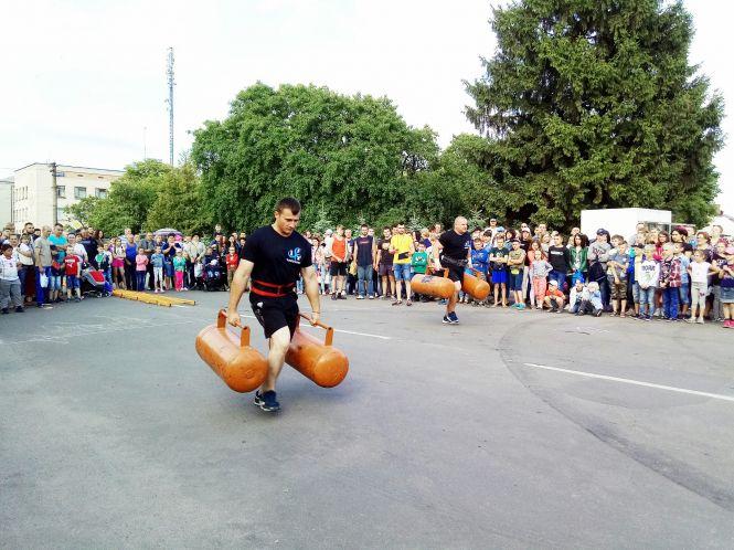 Новини Козятина - фото з Козятину — 145: вистава та богатирські ігри (+ ФОТО) Козятину — 145: вистава та богатирські ігри (+ ФОТО), фото №5 на сайті 20minut.ua