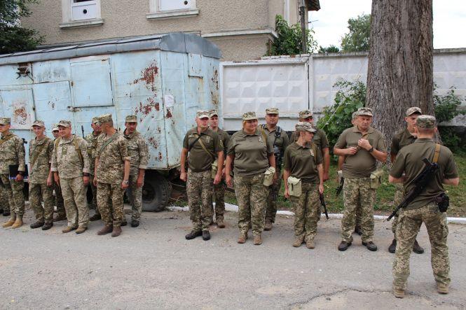 Новини Тернополя - фото з "Їду на схід. Але з нашими хлопцями нічого не страшно ": тернопільські службовці поїхали на війну "Їду на схід. Але з нашими хлопцями нічого не страшно ": тернопільські службовці поїхали на війну, фото №1 на сайті 20minut.ua