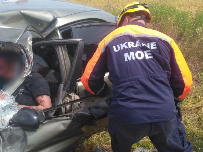 Новини Вінниці - фото з Вінницька родина потрапила у смертельне ДТП під Миколаєвом. Потрібна допомога Вінницька родина потрапила у смертельне ДТП під Миколаєвом. Потрібна допомога, фото №1 на сайті 20minut.ua