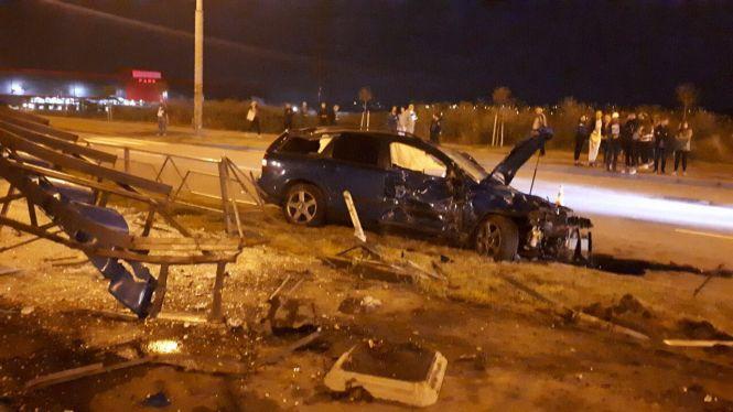 Новини Вінниці - фото з ДТП на Вишеньці: автомобіль зніс трамвайну зупинку (ФОТО, ВІДЕО) ДТП на Вишеньці: автомобіль зніс трамвайну зупинку (ФОТО, ВІДЕО), фото №6 на сайті 20minut.ua