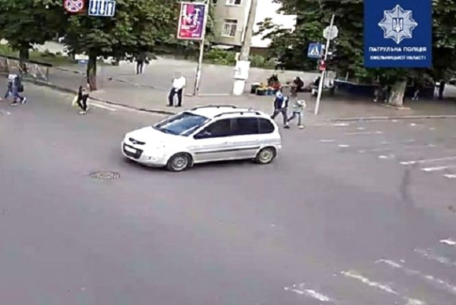 Перекинуте авто з молодятами та водії-втікачі: хроніка ДТП у Хмельницькому, фото №2 на сайті vsim.ua