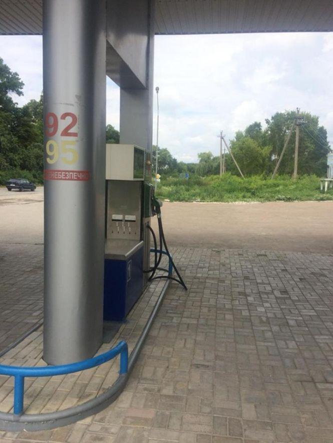 На Хмельниччині прикрили незаконну АЗС з пальним на 2,6 мільйона гривень (ФОТО), фото №4 на сайті vsim.ua