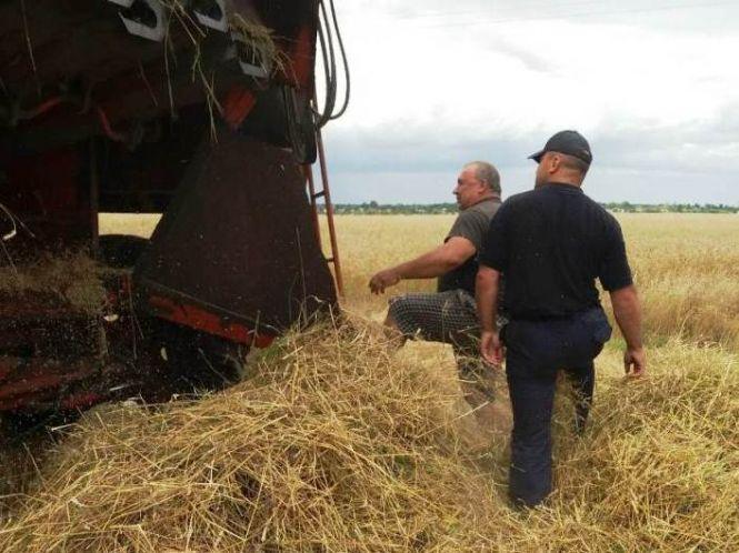Новини Житомира - фото з Рятувальники області перевіряють стан дотримання правил пожежної безпеки в місцях збирання та зберігання врожаю Рятувальники області перевіряють стан дотримання правил пожежної безпеки в місцях збирання та зберігання врожаю, фото №1 на сайті 20minut.ua