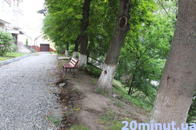 Новини Тернополя - фото з На Яремчука через суперечки мешканців знову зупинили ремонт прибудинкової території На Яремчука через суперечки мешканців знову зупинили ремонт прибудинкової території, фото №2 на сайті 20minut.ua