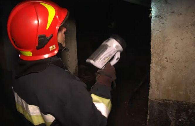 Жителів будинку на Короленка лякає змія, яка розмножується в їхніх підвалах, фото №3 на сайті 20minut.ua