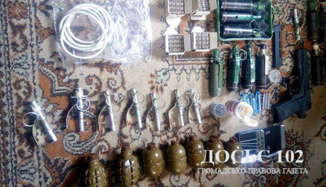 Новини Тернополя - фото з У жителя Тернопільщини виявили арсенал зброї У жителя Тернопільщини виявили арсенал зброї, фото №1 на сайті 20minut.ua