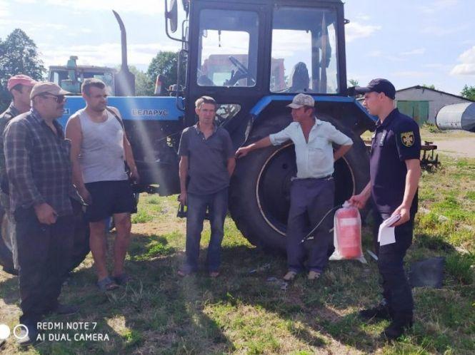 Новини Житомира - фото з Рятувальники області перевіряють стан дотримання правил пожежної безпеки в місцях збирання та зберігання врожаю Рятувальники області перевіряють стан дотримання правил пожежної безпеки в місцях збирання та зберігання врожаю, фото №2 на сайті 20minut.ua