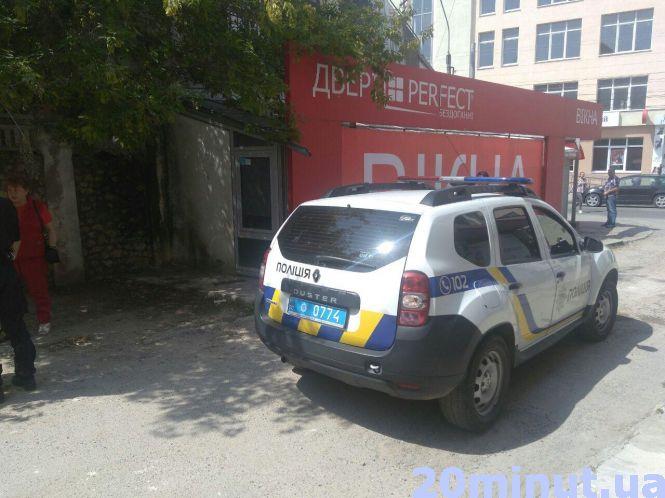 Новини Тернополя - фото з На Шептицького лікарі та поліцейські заспокоювали чоловіка На Шептицького лікарі та поліцейські заспокоювали чоловіка, фото №3 на сайті 20minut.ua