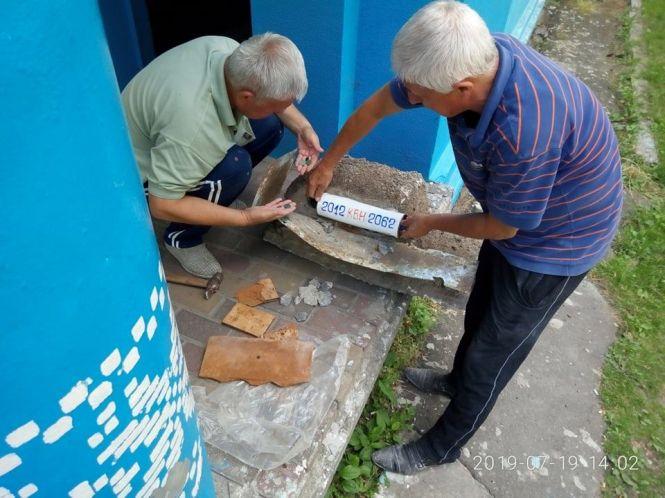 На Замостянській демонтували «капсулу часу» КВНщиків, фото №1 на сайті 20minut.ua