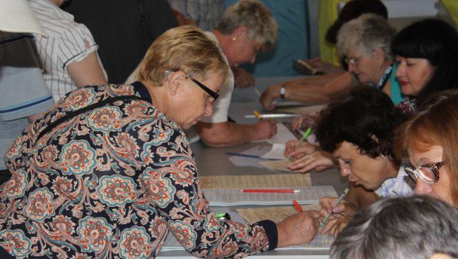 Новини Вінниці - фото з «Відстрілятися – і забути!» Спочатку виборці ставали у чергу, а потім у залі залишився один чоловік «Відстрілятися – і забути!» Спочатку виборці ставали у чергу, а потім у залі залишився один чоловік, фото №7 на сайті 20minut.ua