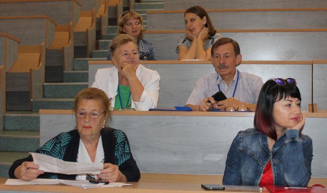 Новини Вінниці - фото з «Відстрілятися – і забути!» Спочатку виборці ставали у чергу, а потім у залі залишився один чоловік «Відстрілятися – і забути!» Спочатку виборці ставали у чергу, а потім у залі залишився один чоловік, фото №10 на сайті 20minut.ua