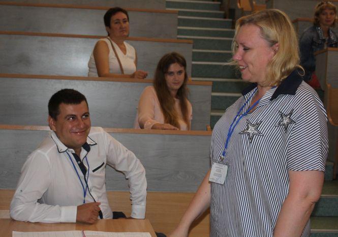 Новини Вінниці - фото з «Відстрілятися – і забути!» Спочатку виборці ставали у чергу, а потім у залі залишився один чоловік «Відстрілятися – і забути!» Спочатку виборці ставали у чергу, а потім у залі залишився один чоловік, фото №6 на сайті 20minut.ua