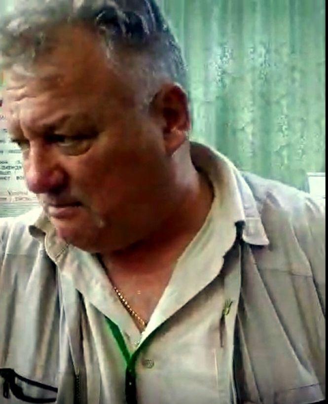 Новини Житомира - фото з У Житомирі голова ДВК, застосувавши фізичну силу, забороняв спостерігачці ОПОРИ знімати У Житомирі голова ДВК, застосувавши фізичну силу, забороняв спостерігачці ОПОРИ знімати, фото №2 на сайті 20minut.ua