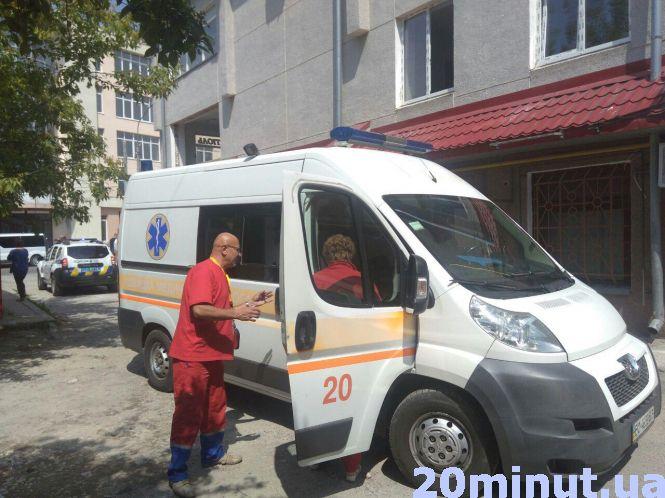 Новини Тернополя - фото з На Шептицького лікарі та поліцейські заспокоювали чоловіка На Шептицького лікарі та поліцейські заспокоювали чоловіка, фото №1 на сайті 20minut.ua
