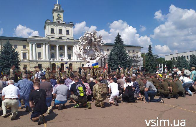 Новини Хмельницького - фото з У Хмельницькому попрощалися із загиблим батьком двох дітей Богданом Бігусом У Хмельницькому попрощалися із загиблим батьком двох дітей Богданом Бігусом, фото №2 на сайті vsim.ua